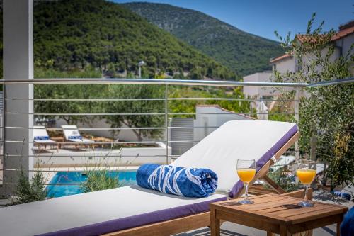 Villa Blanka Bol save 15 percent on Split-villas com