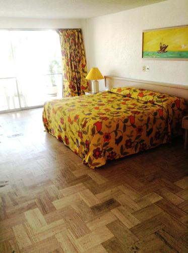 Sands Acapulco Hotel & Bungalows in Acapulco City Center