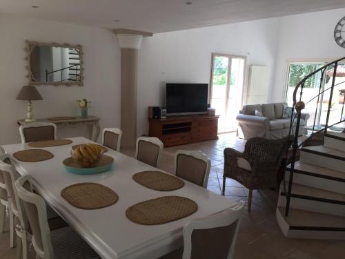Villa « CHANTERIE » in Villecroze ciems