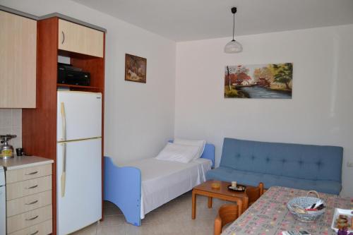 Spacious 1 bedroom apartment 2 km to Pessada beach