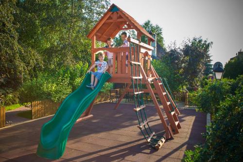 Laste mänguväljak, Dwor Bogucin Hotel&Restauracja in Bogucin