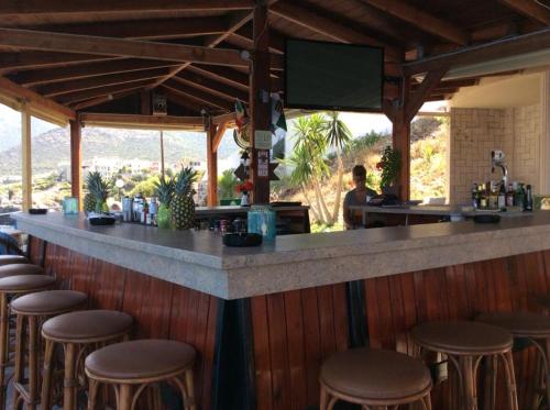  Sea View Apartments Cafe and Cocktail Bar in Balíon