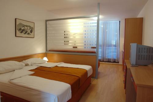 Apartments Hostin Roža Duga Uvala - main image