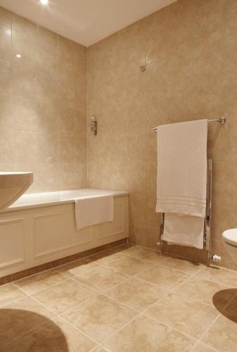 room detail thumbnail 2