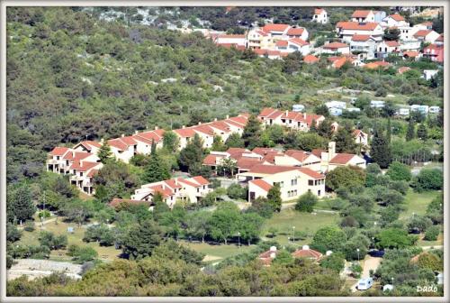 Apartments Tisno Hostin - image 3