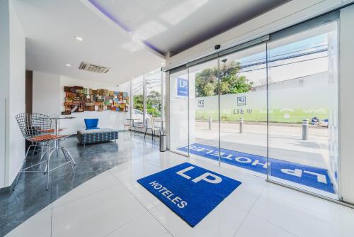 Indgang, LP Equipetrol in Santa Cruz de la Sierra