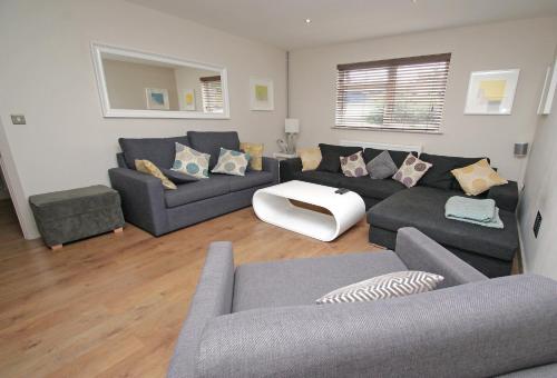 FREE Parking, Stylish and Spacious Bungalow, Bath (zdjęcie 4)