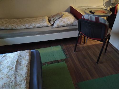 4 twin beds