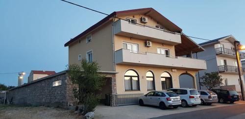  Apartmani Puskar, Pension in Cesarica