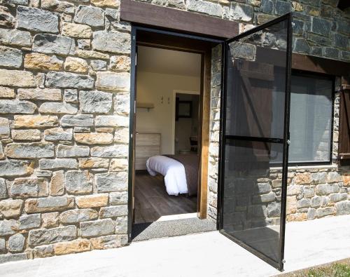 ทางเข้า, Centro medioambiental The Nest - Adults Only in พีรินีโออราโกเนส