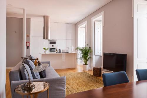 Breath-Taking River & City View Stunning 3 Bedrooms & 3 Bathrooms With AC Alfama Castle district 1st Floor Apartment, Lisboa (foto 4)