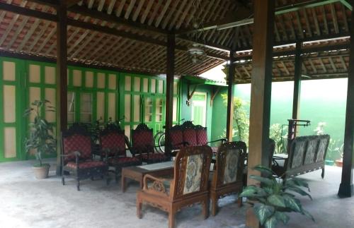 Pendopo Kayuwanan Homestay Syariah