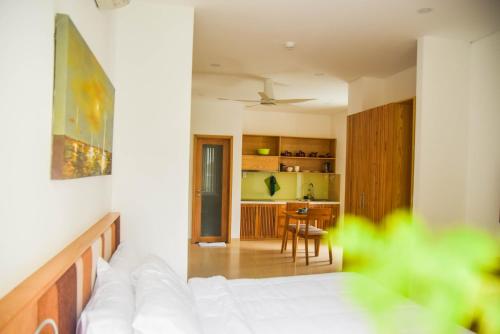 Studio with Balcony and City View room in Babylon Garden Da Nang