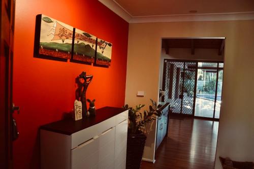 TL Warmest Homestay in Robina