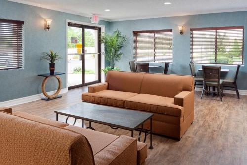Best Western Leisure Inn - image 9