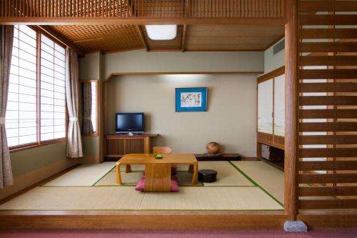 room detail thumbnail 1