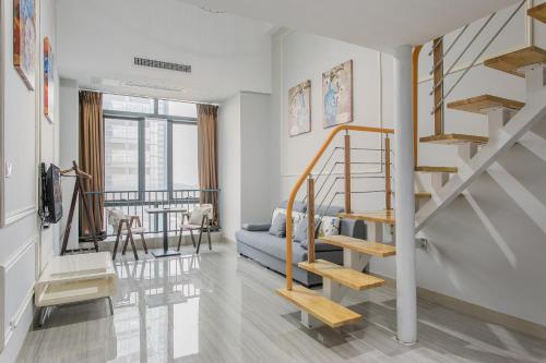 April Fair Duplex Apartment Guangzhou South Railway Station Ao Yuan Yue Shi Dai Branch