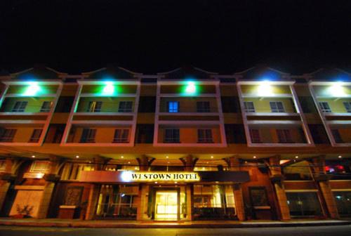 MO2 Westown Hotel - Mandalagan