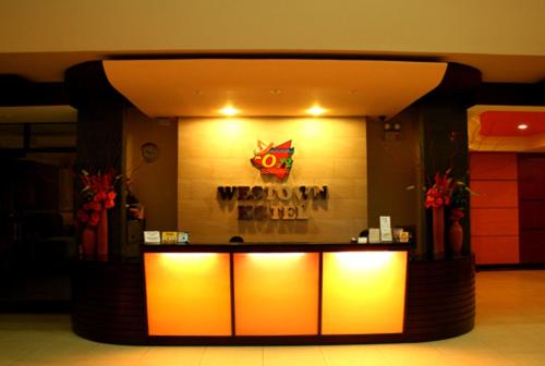 Front desk [24-hour]