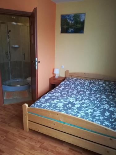 1 double bed, 1 twin bed