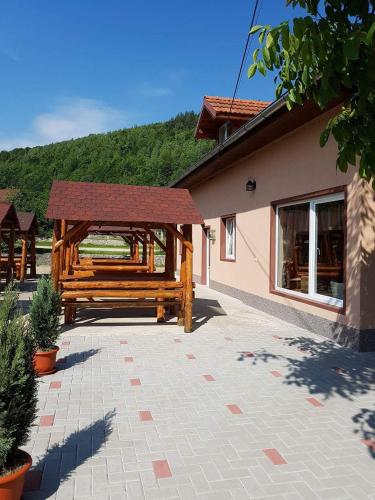 Cabana Sarmis Costesti - image 4