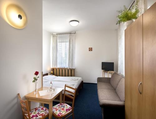 2 bedrooms, 4 beds