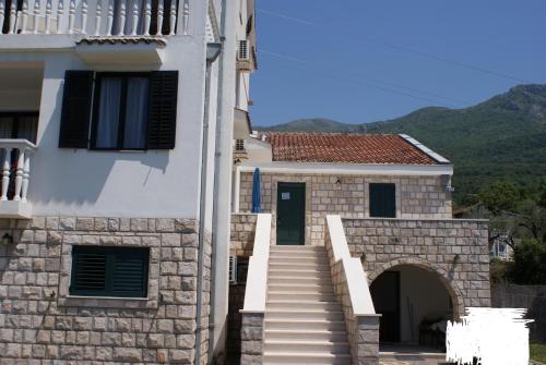 2 bedrooms, 2 beds