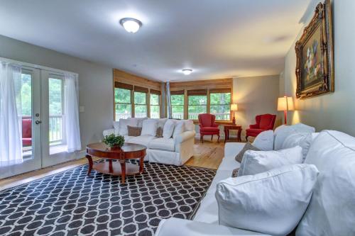 Laurel Lodge at Mountain Cove in Fort Smith, USA