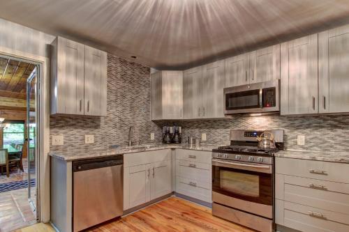 Laurel Lodge at Mountain Cove in Fort Smith, USA