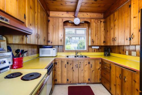 Lincoln City Beach Front Vacation Rental - image 8