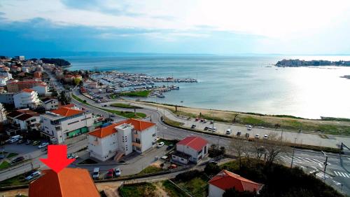  Orange House, Ferienwohnung in Podstrana