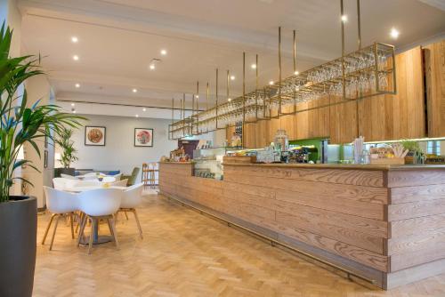 Ételek és italok, West Court- Jesus College near Market Square