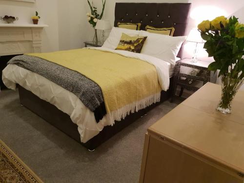 Chic Double Room With En-suite, Cardiff City Centre.