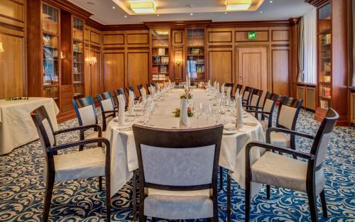 Schlosshotel Karlsruhe - image 9