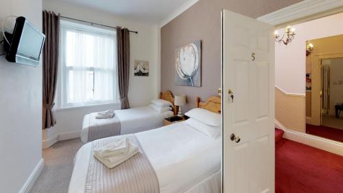 The Tudor Guest House - image 12