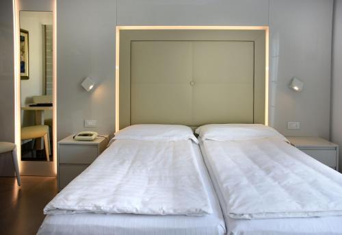 Hotel Vega - main image