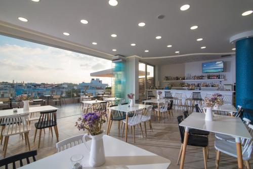 Bar/lounge, Belvedere Village in Gazi