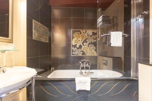room detail thumbnail 2