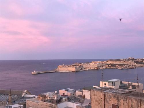 Sea View Large Valletta Appartment, La Valletta