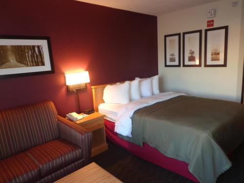 AmericInn by Wyndham Kearney - main image