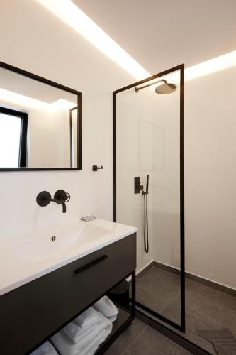 Superior Double Room with Urban View image 8