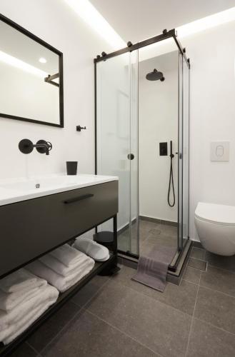 Cozy Double Room with Urban View image 4