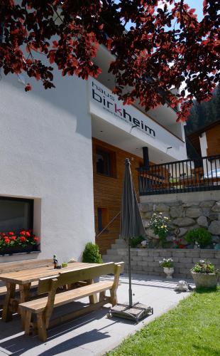 บริการและสิ่งอำนวยความสะดวก, Birkheim in แพลต