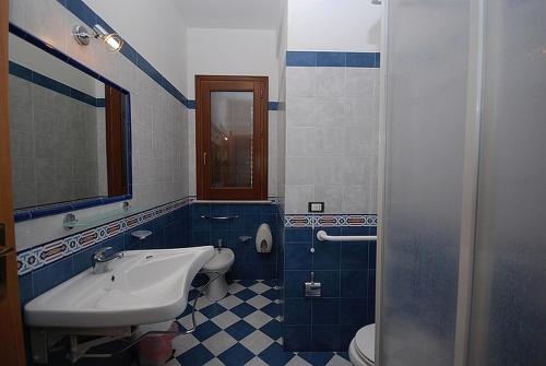 Superior Double Room with Balcony image 4
