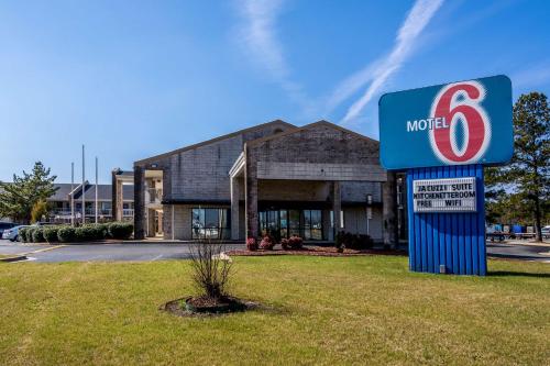 Motel 6-Kenly, NC - Hotel - Kenly