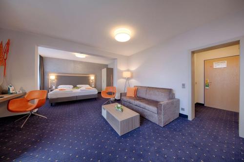 Best Western Plus Hotel Steinsgarten Best Western Plus Hotel Steinsgarten is conveniently located in the popular Giessen area. Offering a variety of facilities and services, the hotel provides all you need for a good nights sleep. Free 