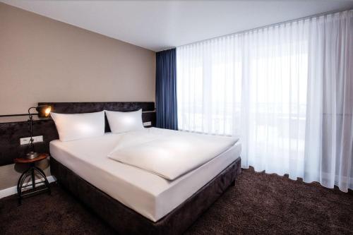 Best Western loftstyle Hotel Schwieberdingen Set in a prime location of Schwieberdingen, DOBLERGREEN Hotel Stuttgart Schwieberdingen puts everything the city has to offer just outside your doorstep. The hotel offers a wide range of amenities and