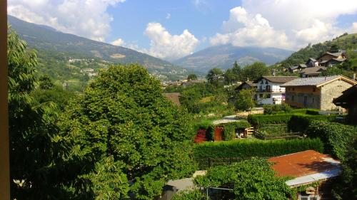  Aosta, Mansarda con SPLENDIDA VISTA sulle montagne, Pension in Aosta