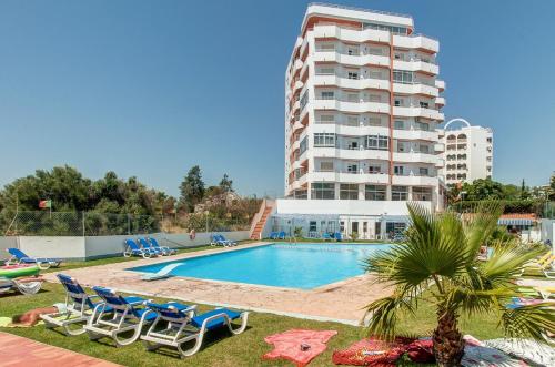  Completely renovated apt ☼ pool, parking, balcony in Portimão
