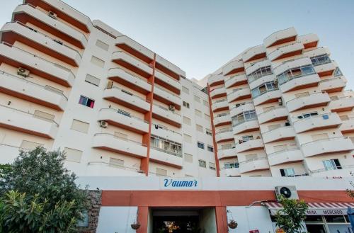  Completely renovated apt ☼ pool, parking, balcony in Portimão